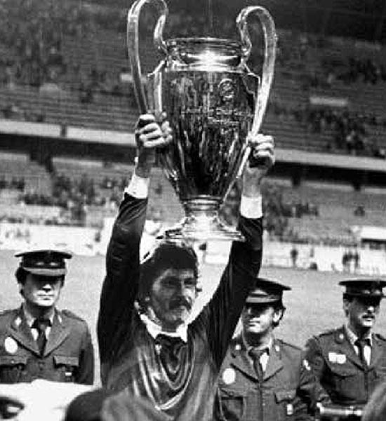 Иллюстрация к книге — История Лиги Чемпионов [i_051.jpg]