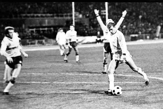 Иллюстрация к книге — История Лиги Чемпионов [i_053.jpg]