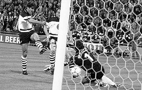 Иллюстрация к книге — История Лиги Чемпионов [i_076.jpg]