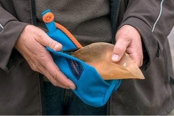 Иллюстрация к книге — Идеальная собака не выгуливает хозяина. Как воспитать собаку без вредных привычек [i_153.jpg]