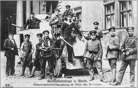 Иллюстрация к книге — Под Андреевским и Красным флагом. Русский флот в Первой мировой войне, Февральской и Октябрьской революциях. 1914–1918 гг. [i_018.jpg]