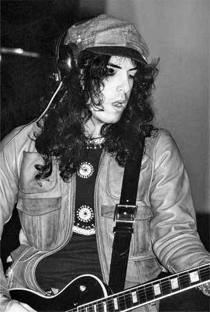 Иллюстрация к книге — KISS. Лицом к музыке: срывая маску [i_012.jpg]