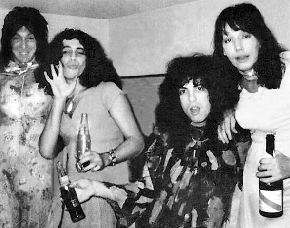 Иллюстрация к книге — KISS. Лицом к музыке: срывая маску [i_016.jpg]