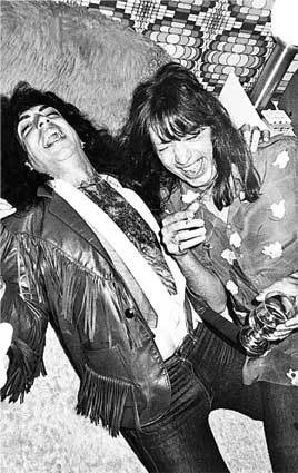 Иллюстрация к книге — KISS. Лицом к музыке: срывая маску [i_019.jpg]