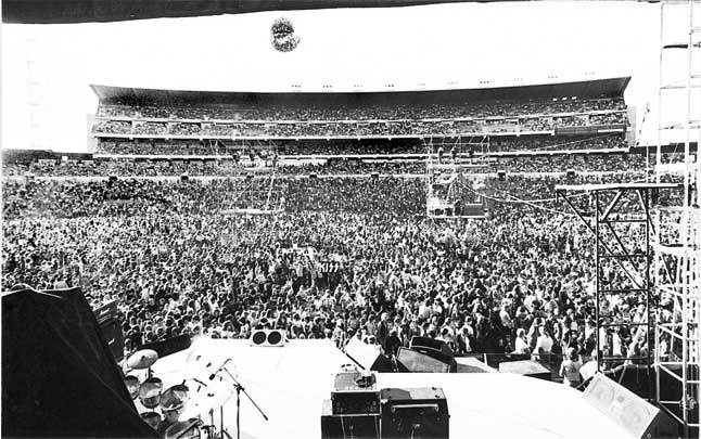 Иллюстрация к книге — KISS. Лицом к музыке: срывая маску [i_020.jpg]