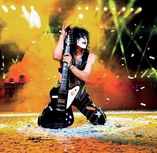 Иллюстрация к книге — KISS. Лицом к музыке: срывая маску [i_047.jpg]