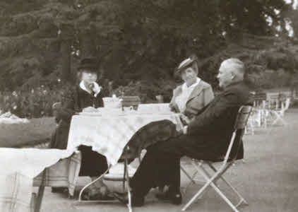 Иллюстрация к книге — Коллонтай [i_042.jpg]