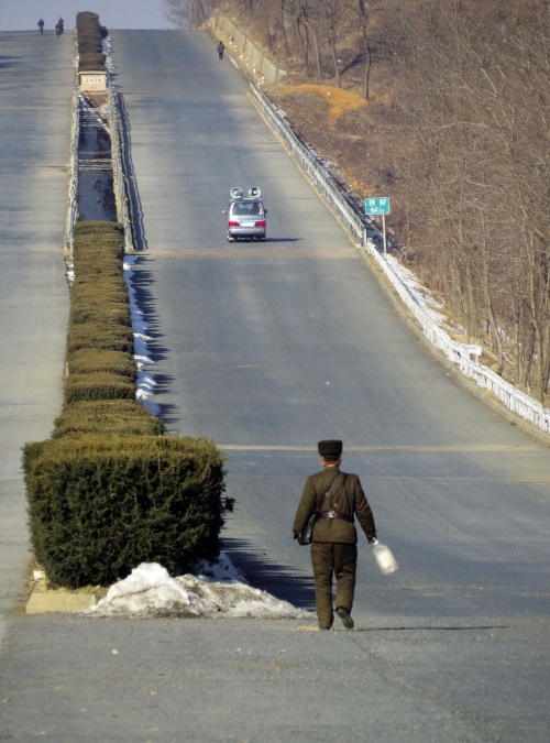 Иллюстрация к книге — Спросите у северокорейца. Бывшие граждане о жизни внутри самой закрытой страны мира [i_004.jpg]