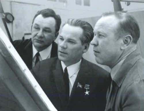 Иллюстрация к книге — Калашников [i_022.jpg]