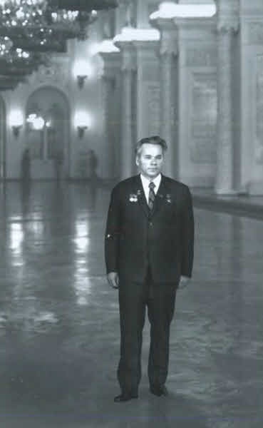 Иллюстрация к книге — Калашников [i_025.jpg]