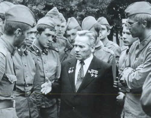 Иллюстрация к книге — Калашников [i_032.jpg]