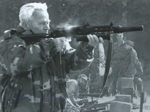 Иллюстрация к книге — Калашников [i_033.jpg]