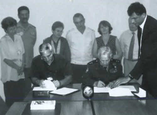 Иллюстрация к книге — Калашников [i_039.jpg]