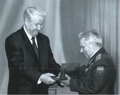 Иллюстрация к книге — Калашников [i_044.jpg]