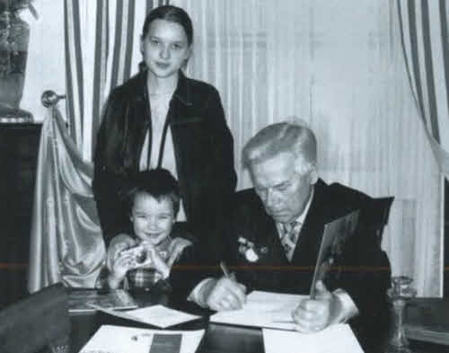 Иллюстрация к книге — Калашников [i_061.jpg]