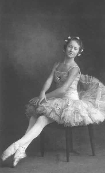 Иллюстрация к книге — Галина Уланова [i_013.jpg]