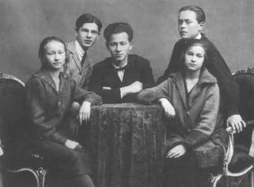 Иллюстрация к книге — Галина Уланова [i_015.jpg]