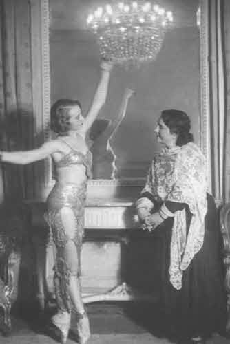 Иллюстрация к книге — Галина Уланова [i_022.jpg]