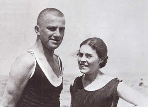 Иллюстрация к книге — Маяковский. Трагедия-буфф в шести действиях [i_040.jpg]