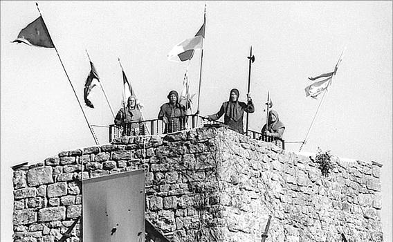 Иллюстрация к книге — Флоренция и Тоскана. Флорентийcкая мозаика Италии [_047.jpg]