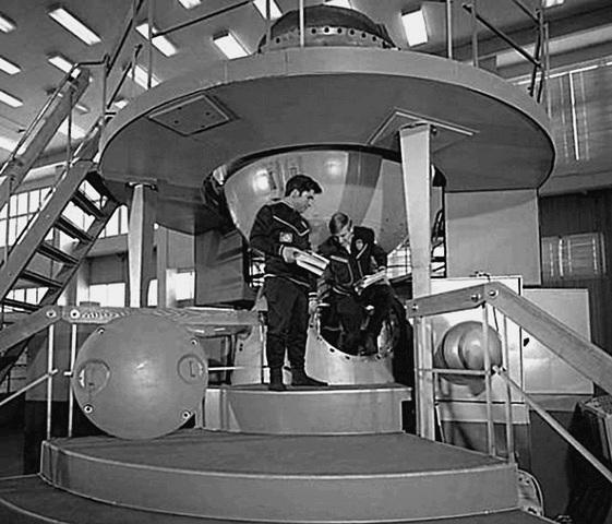 Иллюстрация к книге — Путешествие из Москвы в Ярославль. Москва – Сергиев Посад – Переславль-Залесский – Ростов Великий – Ярославль [_008.jpg]