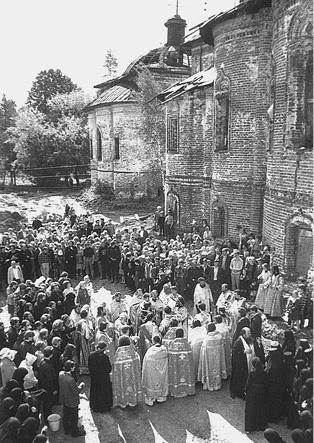 Иллюстрация к книге — Путешествие из Москвы в Ярославль. Москва – Сергиев Посад – Переславль-Залесский – Ростов Великий – Ярославль [_119.jpg]