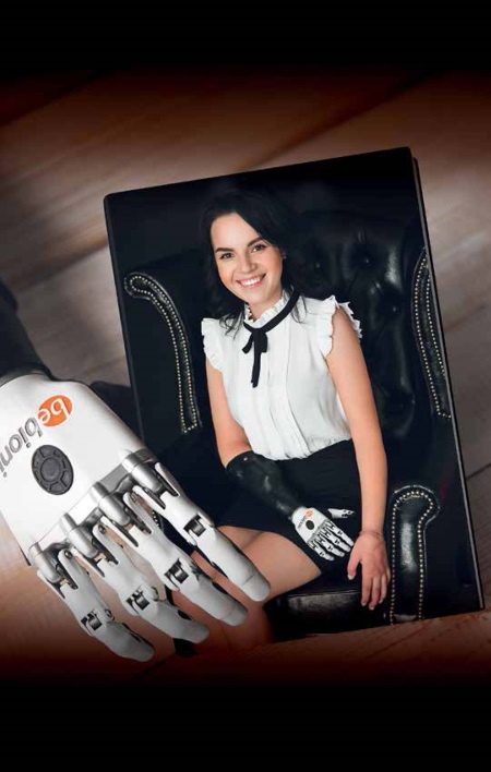 Иллюстрация к книге — Счастлива без рук. Реальная история любви и зверства [i_002.jpg]