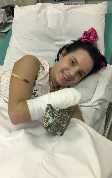 Иллюстрация к книге — Счастлива без рук. Реальная история любви и зверства [i_019.jpg]