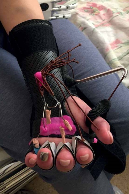 Иллюстрация к книге — Счастлива без рук. Реальная история любви и зверства [i_020.jpg]