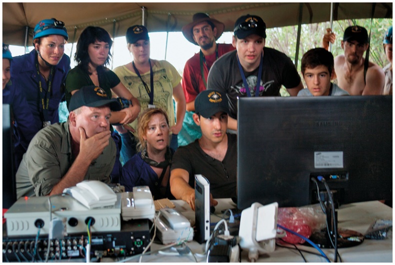 Иллюстрация к книге — Почти человек [i_043.jpg]