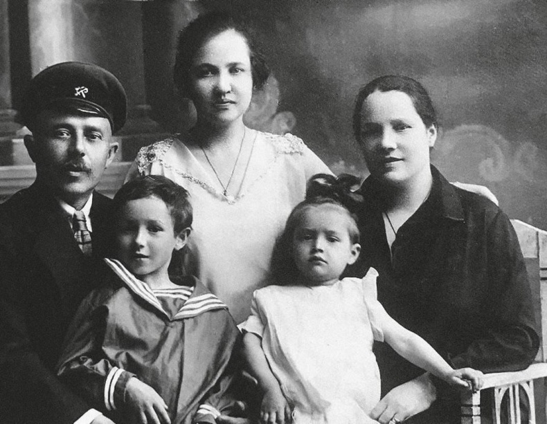 Иллюстрация к книге — Фамильные ценности [i_050.jpg]