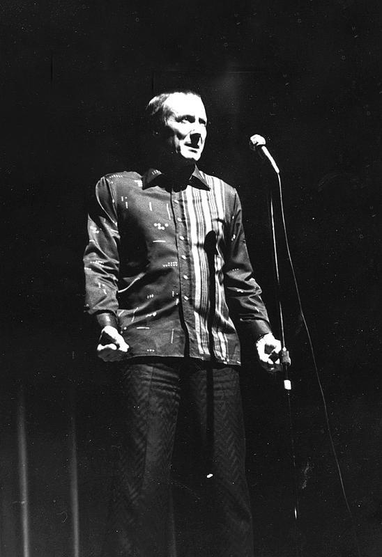 Иллюстрация к книге — Диалоги с Евгением Евтушенко [i_032.jpg]