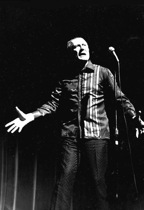 Иллюстрация к книге — Диалоги с Евгением Евтушенко [i_033.jpg]