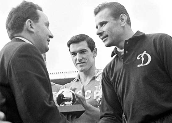 Иллюстрация к книге — Лев Яшин. Вратарь моей мечты [i_004.jpg]