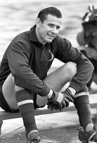 Иллюстрация к книге — Лев Яшин. Вратарь моей мечты [i_008.jpg]