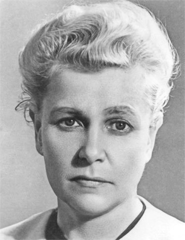 Иллюстрация к книге — Майя Плисецкая. Богиня русского балета [i_023.jpg]