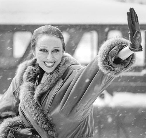 Иллюстрация к книге — Майя Плисецкая. Богиня русского балета [i_054.jpg]