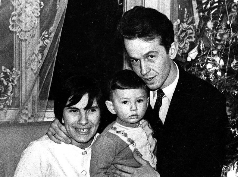 Иллюстрация к книге — Я медленно открыла эту дверь [i_027.jpg]