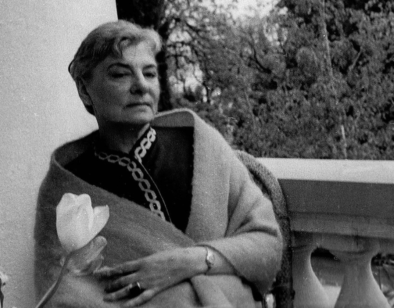 Иллюстрация к книге — Я медленно открыла эту дверь [i_036.jpg]