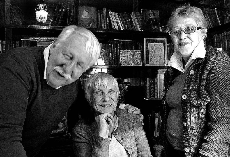 Иллюстрация к книге — Я медленно открыла эту дверь [i_047.jpg]