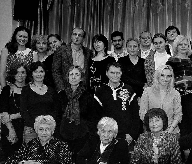 Иллюстрация к книге — Я медленно открыла эту дверь [i_048.jpg]