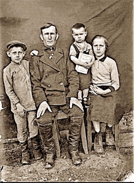 Иллюстрация к книге — Бродский и судьбы трех женщин [i_018.jpg]