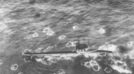 Иллюстрация к книге — Подводная война Гитлера. 1939-1942. Охотники. Часть II [i_019.jpg]