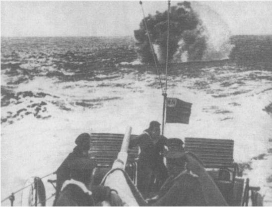 Иллюстрация к книге — Подводная война Гитлера. 1939-1942. Охотники. Часть II [i_026.jpg]