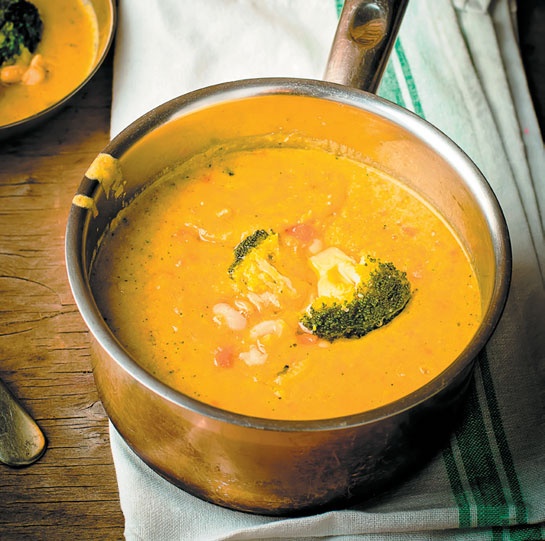 Иллюстрация к книге — Деревенская кухня. Простые и вкусные блюда в сковороде и горшочке [i_004.jpg]