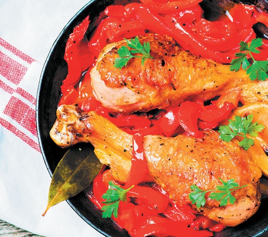 Иллюстрация к книге — Деревенская кухня. Простые и вкусные блюда в сковороде и горшочке [i_035.jpg]