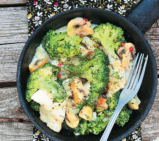 Иллюстрация к книге — Деревенская кухня. Простые и вкусные блюда в сковороде и горшочке [i_048.jpg]