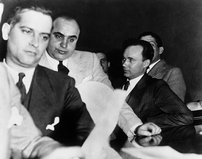 Иллюстрация к книге — Мистер Капоне [i_007.jpg]