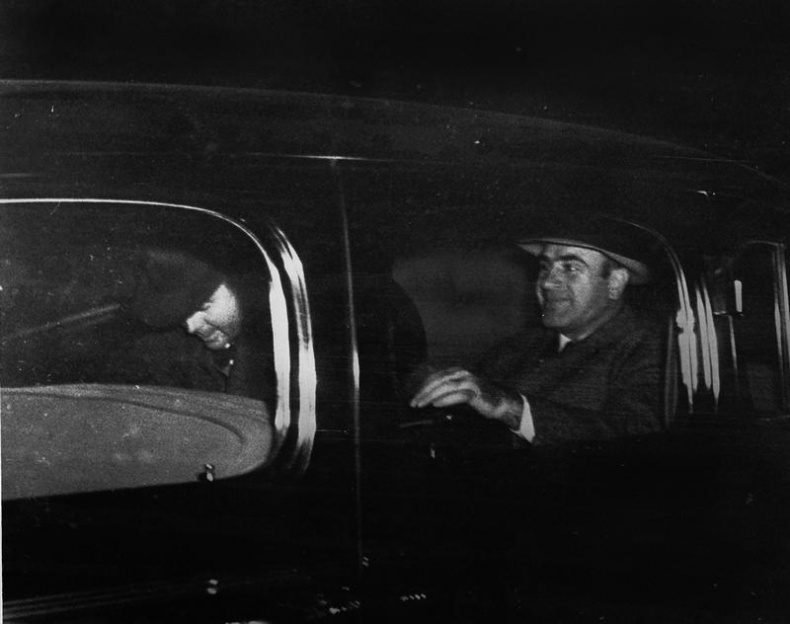 Иллюстрация к книге — Мистер Капоне [i_020.jpg]