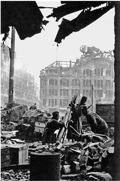 Иллюстрация к книге — Берлин 45-го. Сражение в логове зверя  [i_062.jpg]